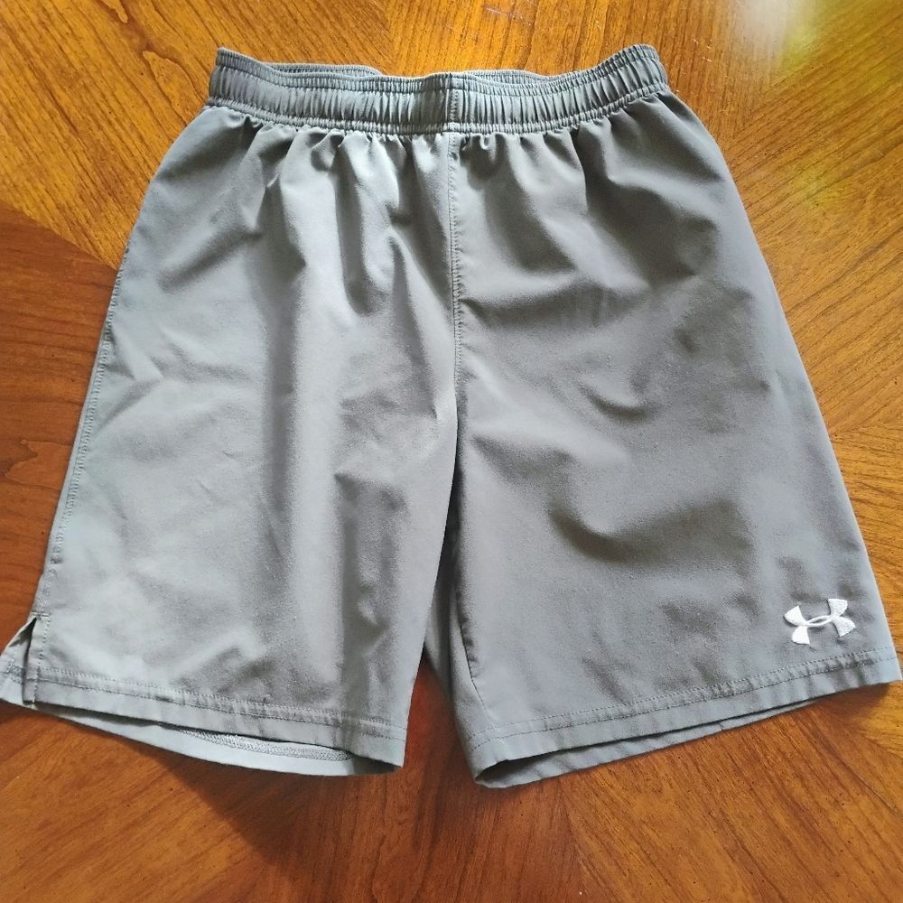 (1310) Under Armour Jr Shorts - Size: Med.